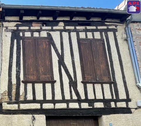 Au coeur du village de St Ybars, maison à colombage avec jardin, entièrement à rénover sur un étage avec combles aménageables. A découvrir absolument! Honoraires TTC charge vendeur AGENCE PYRENEES IMMOBILIER (API) - MADROLLE DAVID - Agent commercial ...