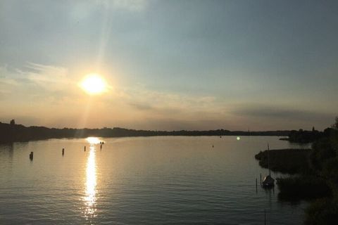 Fantastisch gelegen en hoogwaardig ingericht vakantieappartement voor 2 personen direct aan het water