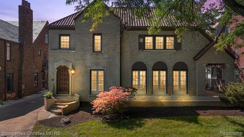 Welcome to this beautiful Boston Edison Estate, a five-bedroom, two-half-bath home situated in one of Detroit’s premier historic communities. This estate showcases abundant natural light, warm earth tones, hardwood floors, and expansive windows. Enjo...