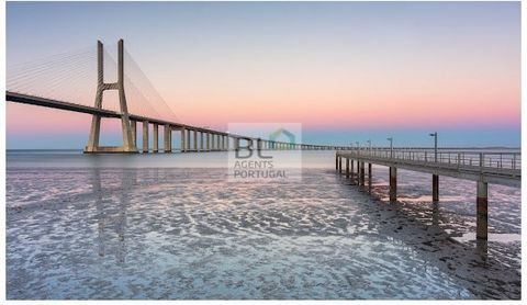 Montijo liegt am linken Ufer des Tejo, in der Nähe der Vasco-da-Gama-Brücke und nur wenige Minuten vom internationalen Flughafen Lissabon entfernt. Dieses Immobilienprojekt ist sehr gut gelegen, in der Nähe aller Straßen-, Handels- und Verwaltungsein...