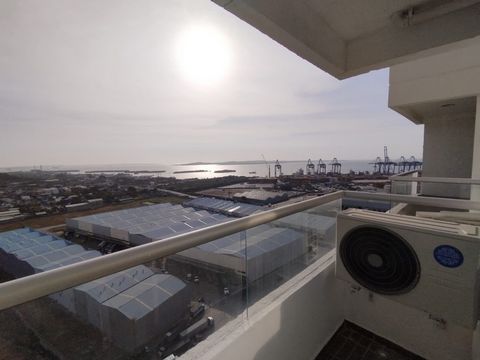 SPETTACOLARE APPARTAMENTO DI 52M2, CON UNA SPLENDIDA VISTA DAL 26 ° PIANO. OTTIMA POSIZIONE NELLA CITTÀ DI CARTAGENA A NUEVO CAMPESTRE. SI COMPONE DI DUE CAMERE DA LETTO, DUE BAGNI, CUCINA IN MURATURA, MIGLIORAMENTI NELLE AREE DEI BAGNI, CUCINA, PAVI...