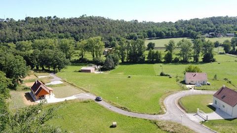 46300 PAYRIGNAC, gelegen op slechts 5 km van GOURDON en 20 km van SARLAT-la-CANEDA. Bouwgrond, onderhouden, op een verkaveling van 32 percelen. Verkoopprijs: 25.000 euro (makelaarskosten ten laste van de verkoper). PAYRIGNAC is een kleine landelijke ...