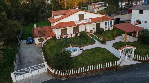 Uitstekende investeringsmogelijkheid! Huis gelegen op een royaal perceel van ongeveer 2300m2, met barbecue en een prachtig uitzicht over het groene landschap van de regio. Deze woning geniet van een fantastische blootstelling aan de zon, waardoor u g...