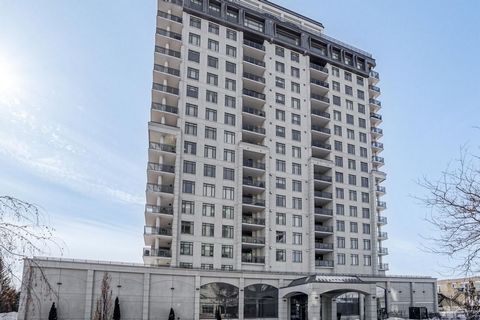 Découvrez ce superbe penthouse majestueusement situé au-dessus des rives du Saint-Laurent, offrant une vue imprenable sur la région environnante. Occupant le 17e étage d'un immeuble de luxe, cet appartement allie raffinement et confort, avec tous les...