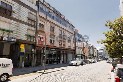 Appartement 1+1 chambre dans le centre historique de Braga. Emplacement dans l'union des paroisses de Braga, Maximinos ,Sé et Cividade. Situé dans le centre historique de Braga, où il y a une grande variété de magasins et de services, tels que des éc...