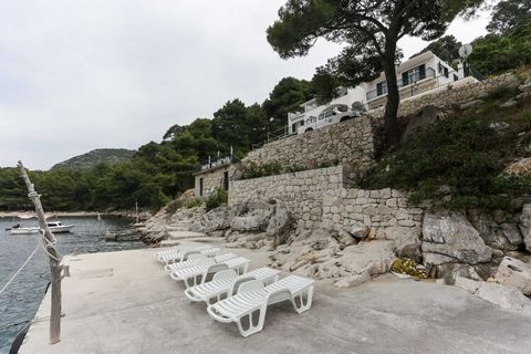 Apartments Posta offer seven self-catering accommodation units in Saplunara, quiet little place in a beautiful bay on the eastern side of the island of Mljet. Luggage storage before check in and after check out are available. Free private parking is ...