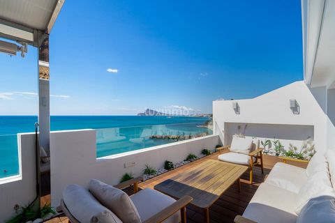 Modern penthouse for sale on the beachfront in Campomanes port (Marina Greenwich), Mascarat area, Altea (Alicante). This modern penthouse has a living area of 259 m2 and a total built-up area of 320 m2. The penthouse has four spacious bedrooms and th...