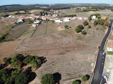 - Terreno para construção de uma ou mais moradias, com excelente exposição solar, com a área de 5630 m2, perto de comércio e serviços, e a poucos minutos da A8. -Area de construcão 30% = Area bruta construção 1688,79m2 - Oportunidade de construção de...