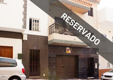 ¡Descubre tu nuevo hogar en La Jaca, un encantador pueblo costero en el sur de Tenerife! Esta magnífica casa, ideal para familias o como segunda residencia, te ofrece un ambiente tranquilo y muy cerca del mar. Se encuentra ubicado en La Jaca, un pint...