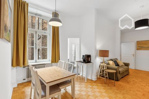 The apartment is located in the Agnes district in Neustadt-Nord. The neighborhood is known for its nice restaurants/cafes and beautiful avenues, as well as many old buildings. The apartment is located on the second floor of an old building (quiet sou...