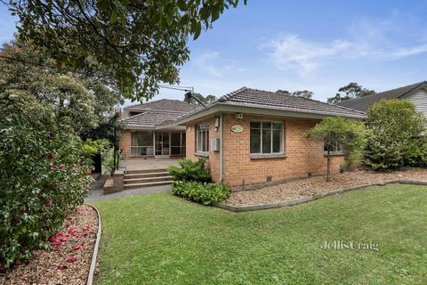 Promising an enticing lifestyle overlooking Charles Rooks Reserve and playground, you will never run out of space with this cherished home that caters effortlessly to diverse family needs. Immediately comfortable, you're introduced to a formal lounge...