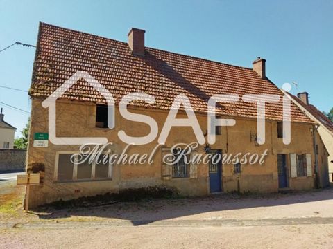 C'est à Génelard, dans une petite commune de 1300 habitants proche de la RCEA, disposant d'une boulangerie, d'une pharmacie et d'écoles de la maternelle au collège que vous trouverez ce Bâtiment à rénover de 115m² au sol sur 2 niveaux, soit un potent...