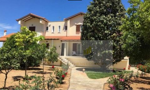 Stunning Maisonette for sale in  ​​Melissi, Corinthia. The house of  200 sq. m. with a semi-basement, ground floor and a 1st floor, consists of living room with fireplase, kitchen, 3 bedrooms, 2 bathrooms The property is in excellent condition.  Suit...