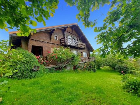 Découvrez ce magnifique chalet, un véritable bijou architectural, niché dans un environnement enchanteur. Ce bien exceptionnel s'étend sur plusieurs niveaux, offrant des espaces de vie chaleureux et accueillants, parfaits pour une famille en quête de...