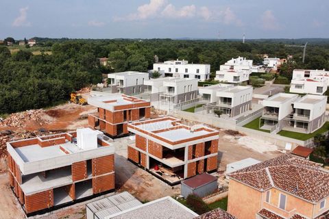 Location: Istarska županija, Novigrad, Novigrad. Istrien, Novigrad Nur 300 Meter vom Meer und den Stränden entfernt, in einer ruhigen Straße gelegen, befindet sich diese moderne Wohnung! Die Wohnung befindet sich im Erdgeschoss eines modernen Neubaus...