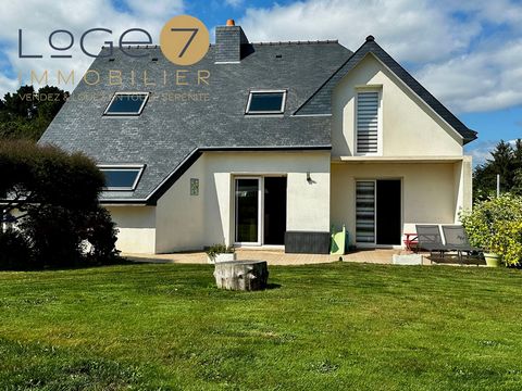 Vos agences LOGE 7 IMMOBILIER de Guidel et Clohars-Carnoët vous proposent à la vente cette magnifique maison individuelle de 115 m2, située à Guidel. Elle offre un cadre idéal pour une famille à la recherche d'un espace agréable et fonctionnel proche...