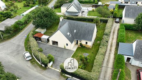 Exclusivité Concept Immo - Située à moins de 2 km du port de Doëlan et de Merrien, cette maison familiale de 140 m2 habitables se trouve dans un petit lotissement des années 2000. Construite en 2002, elle comprend au rez-de-chaussée : une entrée avec...