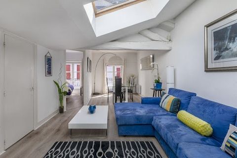 In a charming house in the heart of Ciboure on the 2nd and last floor, T3 apartment consisting of a living room, open kitchen, 2 bedrooms, shower room, toilet, and office space. A cellar completes this property. This description has been automaticall...