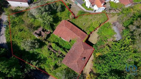 Moradia T4 para Recuperar em Vila Nova de Cerveira – Oportunidade Única! Descubra esta encantadora moradia para recuperar, localizada na freguesia de Covas, em Vila Nova de Cerveira, uma das regiões mais pitorescas do Norte de Portugal. Com uma tipol...