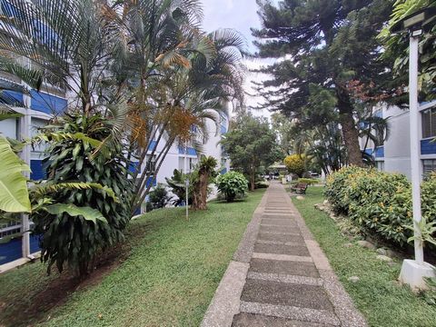 Apartment in a country unit in Calasanz, surrounded by vegetation ideal for touring with your family and pets. It has a living room, dining room, 4 bedrooms, the main one with dressing room and bathroom, 2 bathrooms, study, laundry area, patio, integ...