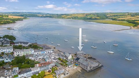 The Boathouse, Cargreen A Rare Opportunity to Own a Riverside Retreat in the Heart of Cargreen, Cornwall Offered to the market is this beautifully presented three double bedroom detached home, full of charm and character, and set in an enviable water...