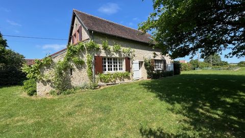 Située à Montcresson ... Coup de coeur assuré ! Venez découvrir cette authentique fermette d'environ 133m2 habitable offrant au rez-de-chaussée : grande entrée, cuisine dinatoire d'environ 12m2, vaste salon/séjour lumineux d'environ 43m2 avec cheminé...