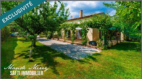 Maison de plain-pied 115 m2 - 3 chambres - 2 salles d'eau - piscine - garage indépendant et atelier - véritable cadre de verdure - jardin de presque 3000 m2 - tout à l'égout, eau de ville et forage