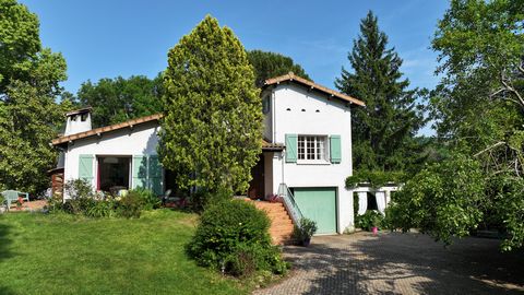 Maison de caractère- Piscine- Parc arboré- St Georges de Luzençon