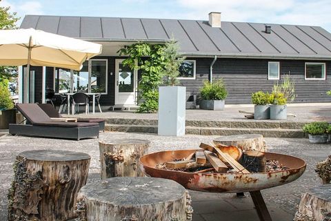 Holiday home with whirlpool located by the beautiful Hvidbjerg Beach only about 500 m from the protected Hvidbjerg Dune, which is completely unique to the east coast of Jutland with its fine-grained sand. The cottage is located high, so there is a vi...