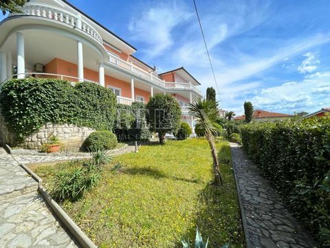In the heart of Crikvenica, in a prime location just 190 meters on foot from the sea and the beach, and 600 meters from the town center, lies this unique Mediterranean villa with a spacious garden and an additional guest house. This property offers a...