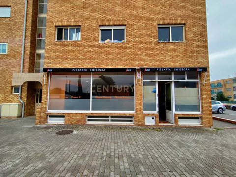 Découvrez ce spacieux appartement de 144,28 m² situé au rez-de-chaussée à Vila do Conde, offrant un cadre de vie paisible tout en étant à proximité de toutes les commodités. Avec un prix attractif de 170 000 , cette propriété est idéale pour les fami...