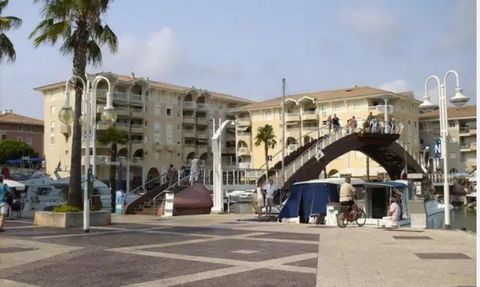 Appartement rénové à Port Fréjus
