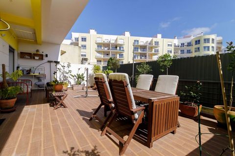 Descubra este magnífico T3 na Ericeira, uma das localidades mais desejadas do litoral português, conhecida pelas suas praias deslumbrantes, excelente gastronomia e qualidade de vida incomparável. Este imóvel combina conforto e modernidade, com equipa...