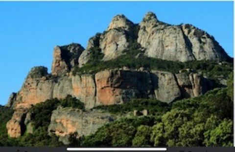 Terrain 880 m2 avec beau potentiel de construction possibilité de 2 ou 3 villa individuelle LE MUY (83)