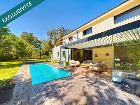 Maison contemporaine avec grand terrain, 4 garages, piscine et cave, au calme à Arsac