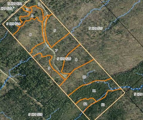 House with 50 acre land, wooded with maple trees and without quotas (about 1150 taps). An access road crosses two-thirds of the earth. Forest management plan on file will be sent to you upon request. Excellent site for nature and hunting lovers. The ...