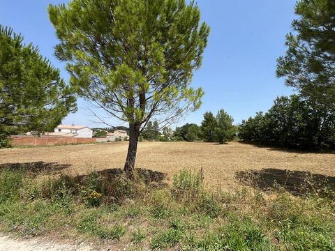 Terrain de 1800 m2 constructible à ST HILAIRE DE BRETHMAS