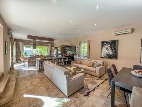 Maison 'éco' spacieuse avec vues exceptionnelle, dans un charmant village perché.