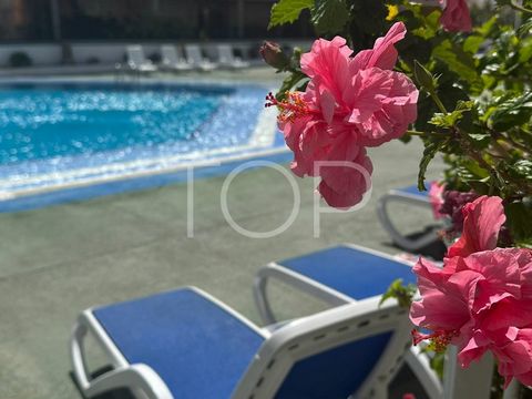 Nous vous présentons ce charmant appartement d’une chambre, récemment rénové, idéal à la fois comme investissement et pour profiter de la vie sur la côte. Situé au cœur de Los Cristianos, à quelques pas de la mer et avec tous les services à portée de...