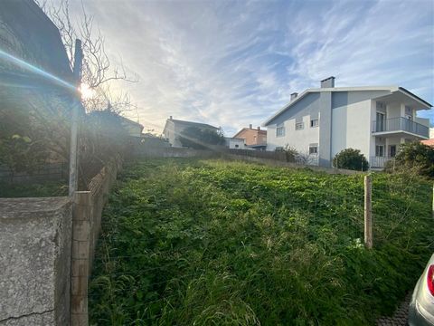 Excellent plot with about 400 m2, for construction of detached villa of 3 floors, construction area of 300 m2. There is a project for the construction of detached villa, dating from 2005, with 3 floors and with a habitable area of 300 m2 on 3 floors....