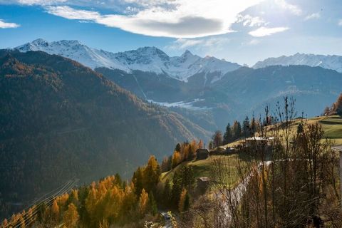 Machen Sie einen genussvollen Urlaub in Ladis in dieser schönen Ferienwohnung in Österreich in der Region Serfaus-Fiss-Ladis in Tirol. Es bietet Platz für eine große Familie und befindet sich auf der ersten Etage. Sie sind hier mitten in den Bergen, ...