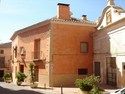 Description Independent palace built in the last quarter of the 18th century (1775-1800), belonging to the Marquesado de los Velez, in the old town of Mula, declared a National Historic Artistic Complex. The villa is connected by motorway with the ma...