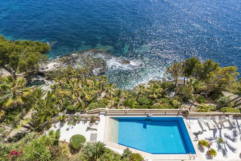 Mansion with spectacular views and direct access to the sea in Cala Vinyas. This large villa is located in front of the sea in the quiet urbanization of Cala Vinyas and enjoys magnificent views over the Bay of Palma and to the island of Cabrera. This...