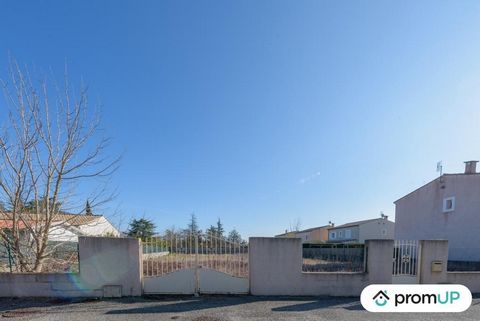 If you like the south of France, this is the land for you! Located in the middle of vineyards and cereal fields, it is flat, fully fenced, with a surface area of 920 m². It is located between Limoux and Castelnaudary, and only 25 km from Carcassonne ...