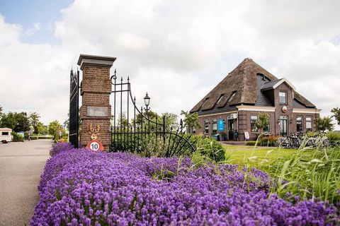 This nice, detached chalet with outdoor sauna and spa is located in the beautifully designed holiday park Park Westerkogge. Surrounded by greenery, yet only 8 from the pleasant, historic port town of Hoorn. The single-storey, comfortably furnished ch...
