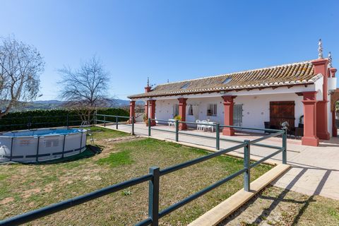 This beautiful finca located in Las Lagunas de Mijas welcomes 4 guests. This accommodation is located very close to the town of Las Lagunas, a very popular residential area with a wide variety of services and a wide range of leisure and entertainment...