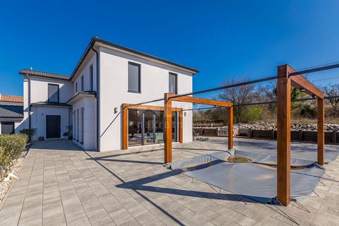 Location: Primorsko-goranska županija, Dobrinj, Rasopasno. ISLAND OF KRK - Modern modern villa with pool and large garden in the center of the island. It consists of two floors. On the ground floor there is a large integrated living room, kitchen and...