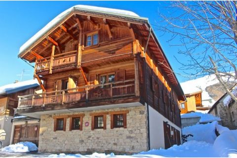 Ideally located in Les 2 Alpes, just behind Place de Venosc, Chalet Chartreuse and Chalet Alexandre are two beautiful individual chalets close to each other and offer cozy and warm accommodation of a good standard. Decorated in a traditional style, t...