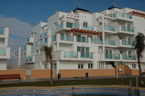 Naast de golfbaan Playa Serena ligt Résidence Almeria Roquetas de Mar, met uiterst comfortabele appartementen met uitzicht op zee of golfbaan. Het natuurreservaat Puntas Entinas-Sabinar ligt op 300m afstand en het strand en de boulevard (de langste v...