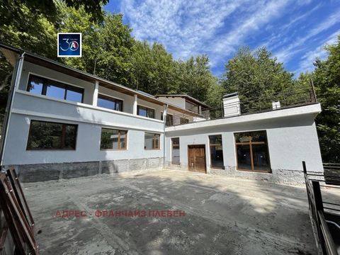 ''Address'' real estate presents to you a hotel located in the village of Balkanets, ''Beklemeto'', among the unique mountain nature - a place that is preferred by lovers of mountain and winter sports. It spreads on a large plot of land with an area ...